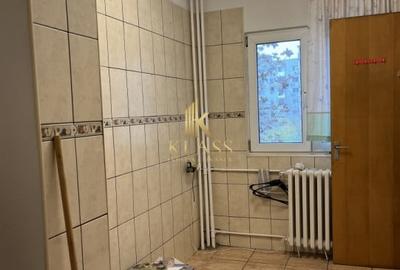 Apartament cu 3 camere decomandat în P-ța Victoriei - 4