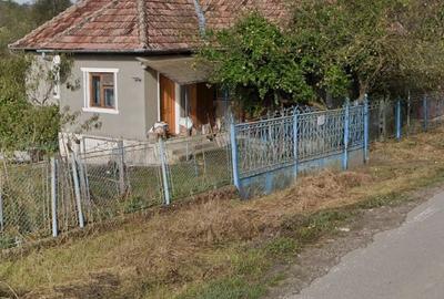 Casă cu 4 camere cu Teren 10 Mp în Aluniș