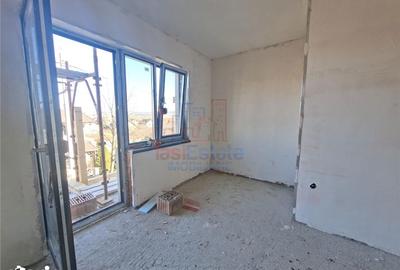 Casă cu 4 camere cu Teren 260 Mp în Podu Roș
