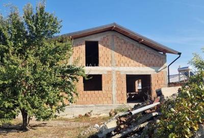 Casă cu 4 camere în Mălăiești - 1