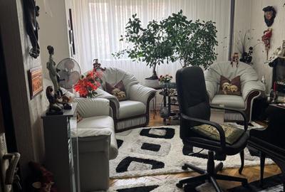 Apartament cu 4 camere decomandat în Central - 2
