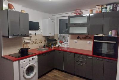 Apartament cu 3 camere semidecomandat în Central - 1