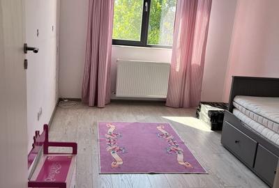 Casă cu 4 camere cu Teren 350 Mp în Domnești