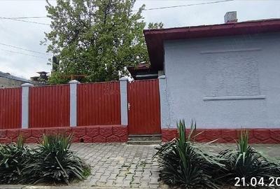 Casă cu 4 camere cu Teren 200 Mp în Central