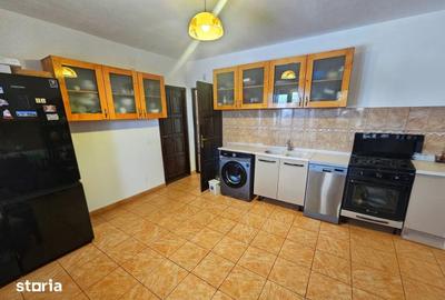 Casă cu 6 camere cu Teren 882 Mp în Bănești