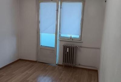 Apartament cu 3 camere semidecomandat în Km 4-5 - 6