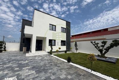 Casă cu 4 camere cu Teren 360 Mp în Romanești