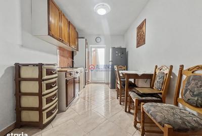 Apartament cu 3 camere decomandat în Delfinariu