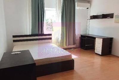Apartament cu 3 camere decomandat, mobilat în Unirii