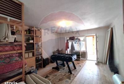 Casă cu 8 camere cu Teren 982 Mp în Central - 9