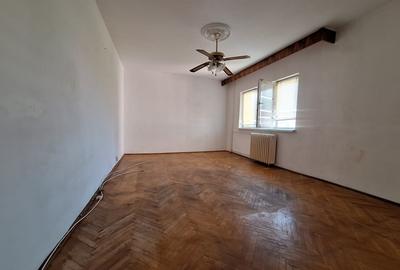 Apartament cu 2 camere decomandat în Soarelui