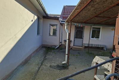 Casă cu 3 camere în Mica