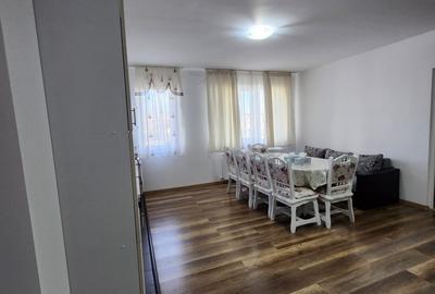Apartament cu 2 camere semidecomandat, mobilat în Florești