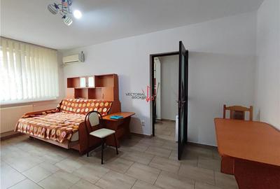 Apartament cu 2 camere semidecomandat în Tei