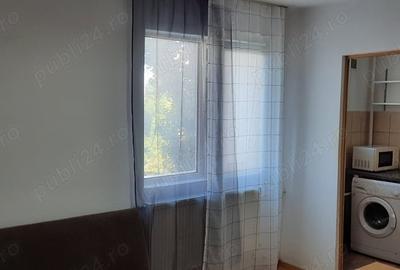 Garsonieră decomandată în Titan