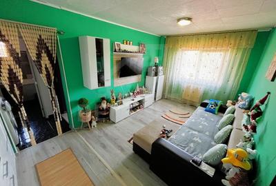 Apartament cu 3 camere semidecomandat, mobilat în 1 Mai