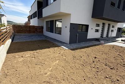 Casă cu 4 camere în Petru Rareș