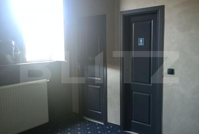 Spațiu comercial, de 260 mp, în Central - 4