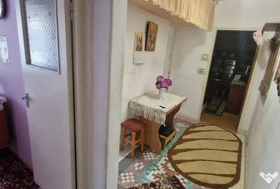 Apartament cu 3 camere semidecomandat în Km 4