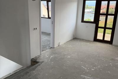 Casă cu 5 camere cu Teren 600 Mp în Tărlungeni