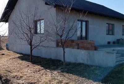 Casă cu 3 camere cu Teren 480 Mp în Sânpetru