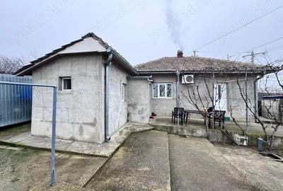 Casă cu 2 camere cu Teren 540 Mp în Fetești-Gară