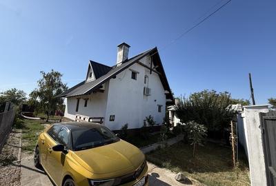Casă cu 4 camere în Bujoreni