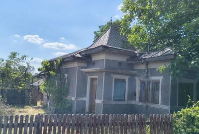 Casă cu 4 camere în Croitori