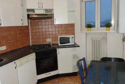 Apartament cu 4 camere decomandat în Romană