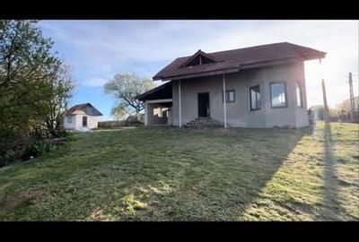 Casă cu 4 camere în Urdari