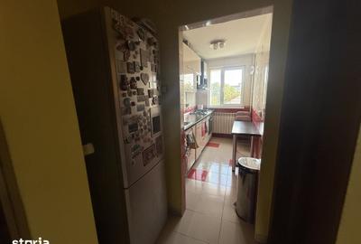 Apartament cu 3 camere decomandat în Drumul Taberei