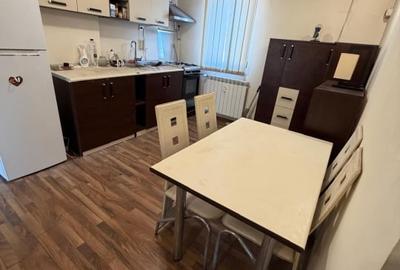 Apartament cu 3 camere decomandat, mobilat în Calea București