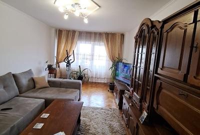 Apartament cu 3 camere decomandat, mobilat în Micro 11