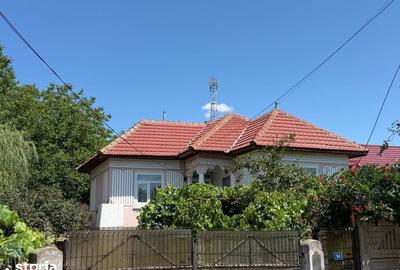 Casă cu 3 camere cu Teren 1600 Mp în Perișor - 1