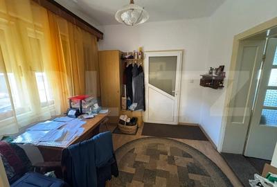 Casă cu 5 camere cu Teren 1950 Mp în Sântandrei