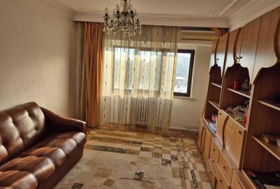 Apartament cu 3 camere decomandat în Alexandru cel Bun