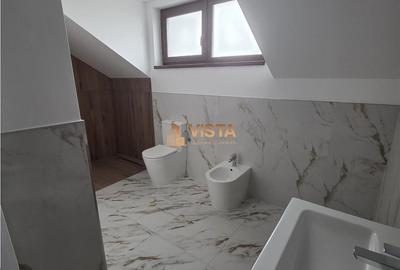 Casă cu 4 camere cu Teren 400 Mp în Central