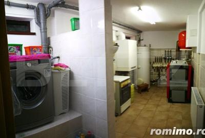 Casă cu 9 camere cu Teren 430 Mp în Central