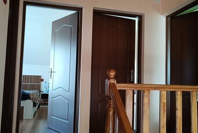 Casă cu 4 camere cu Teren 2500 Mp în Central - 1
