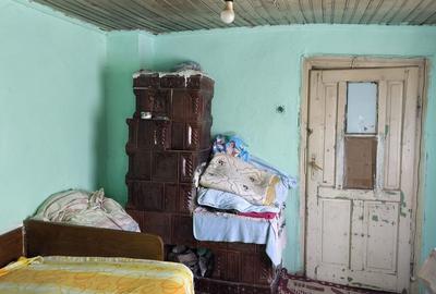 Casă cu 2 camere cu Teren 2160 Mp în Poienarii Burchii