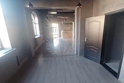 Spațiu comercial, de 170 mp, în Central - 3