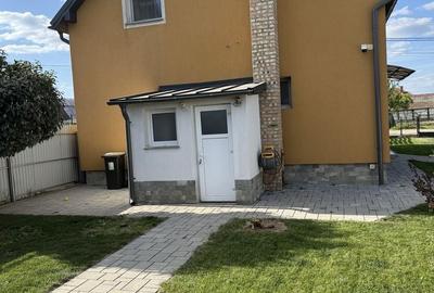 Casă cu 4 camere în Central