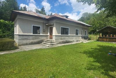 Apartament cu 2 camere decomandat în Pucioasa - 3
