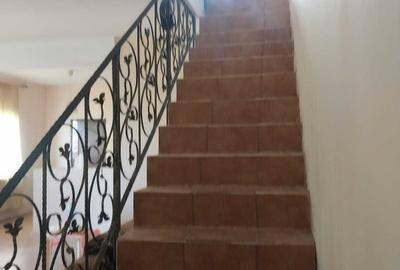 Casă cu 4 camere în Fundeni - 1