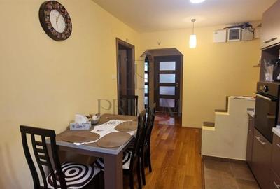 Apartament cu 4 camere decomandat în Aradului