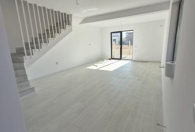 Duplex cu 4 camere cu Canalizare în Haliu - 3