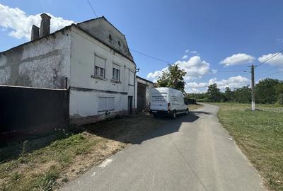 Casă cu 2 camere cu Teren 901 Mp în Central