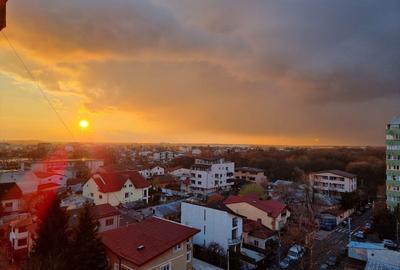 Apartament cu 3 camere semidecomandat, mobilat în Bucureștii Noi