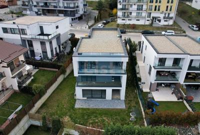 Casă cu 5 camere cu Teren 350 Mp în Câmpului