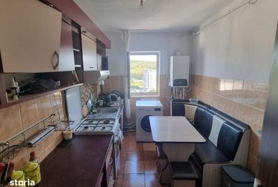 Apartament cu 4 camere decomandat în Nicolina